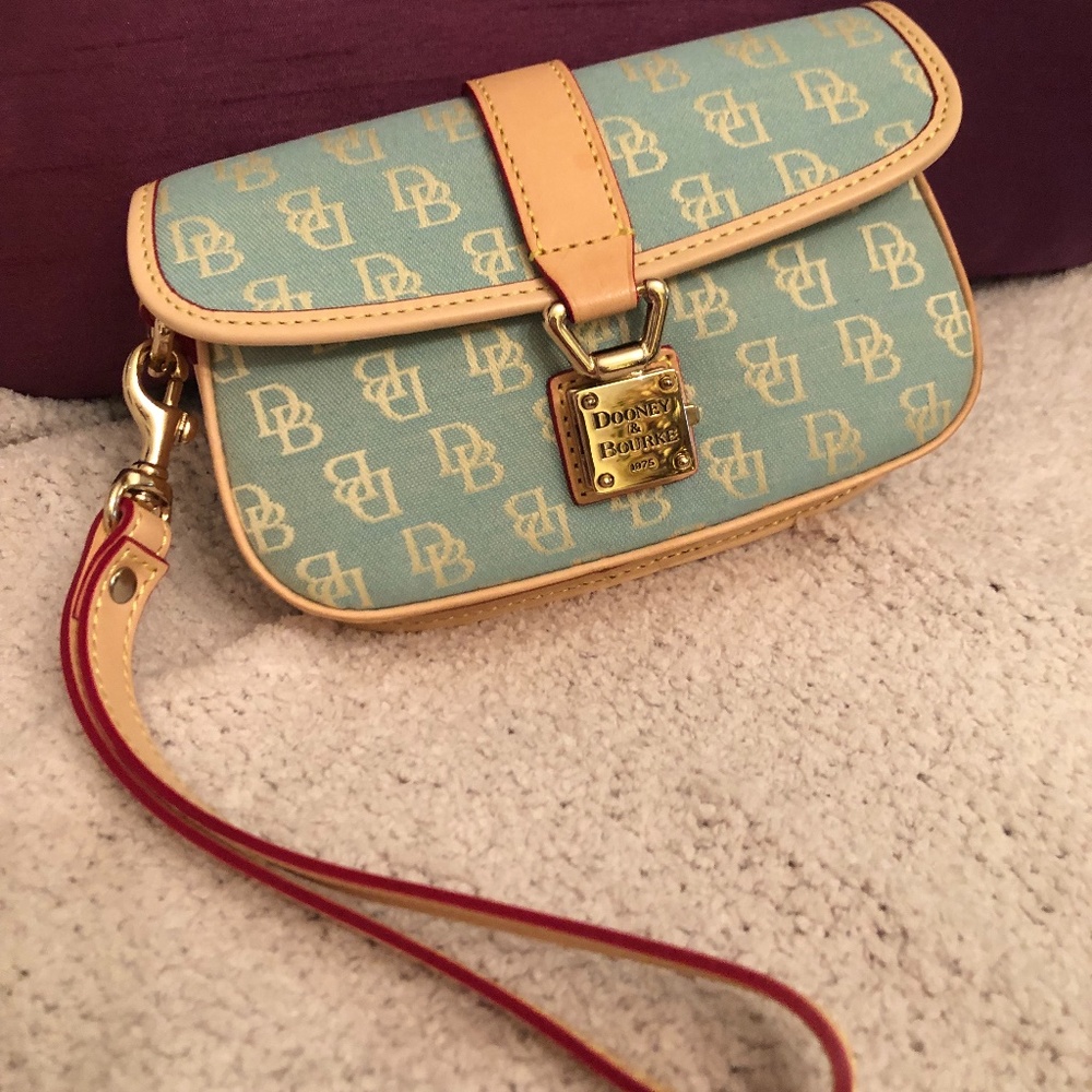 NEW! Dooney & Bourke wristlet